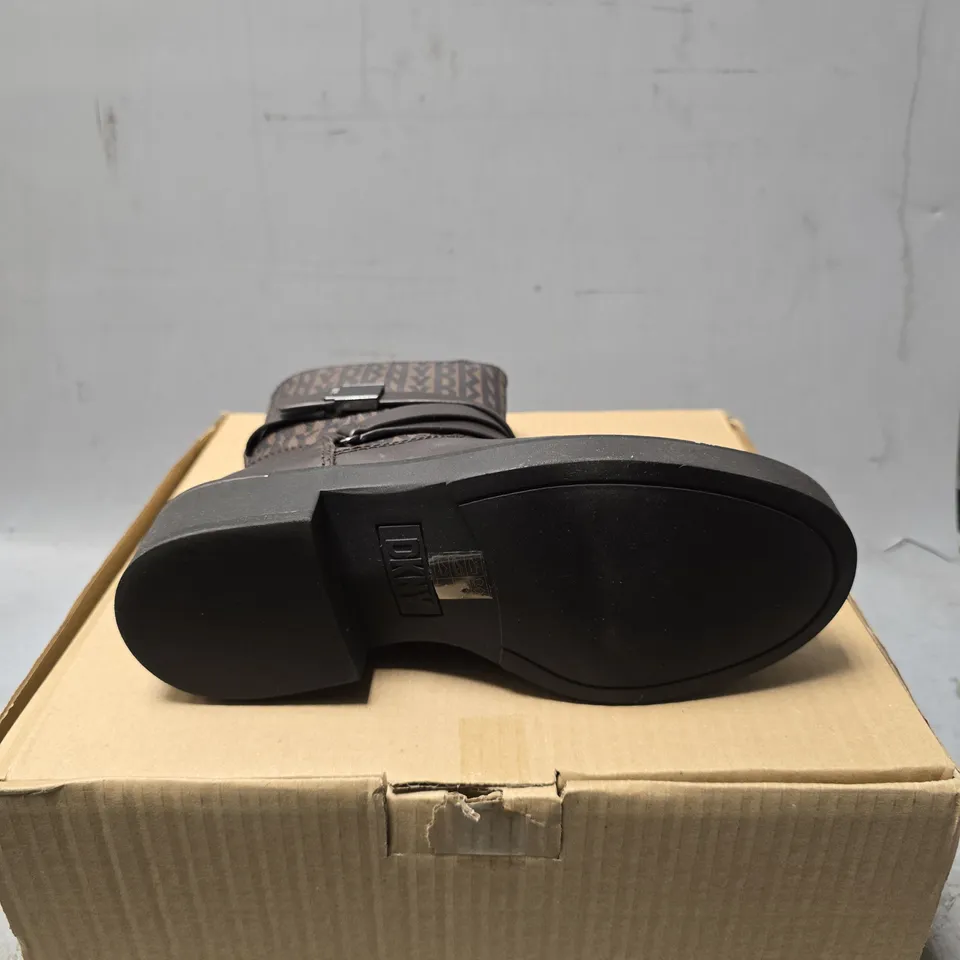 DKNY TAETA STRAPPY BOOTIE - SIZE 5