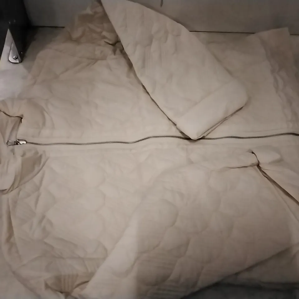 BOX CONTAINING MARLA WAYNE CREAM JACKET SIZE L , 12 PCS 