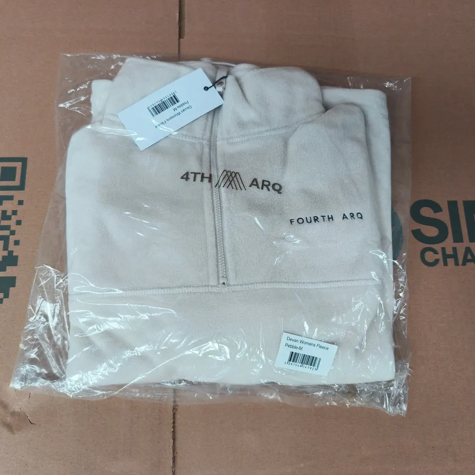 BAGGED 4TH ARQ WOMEN'S DEVAN FLEECE IN PEBBLE SIZE MEDIUM