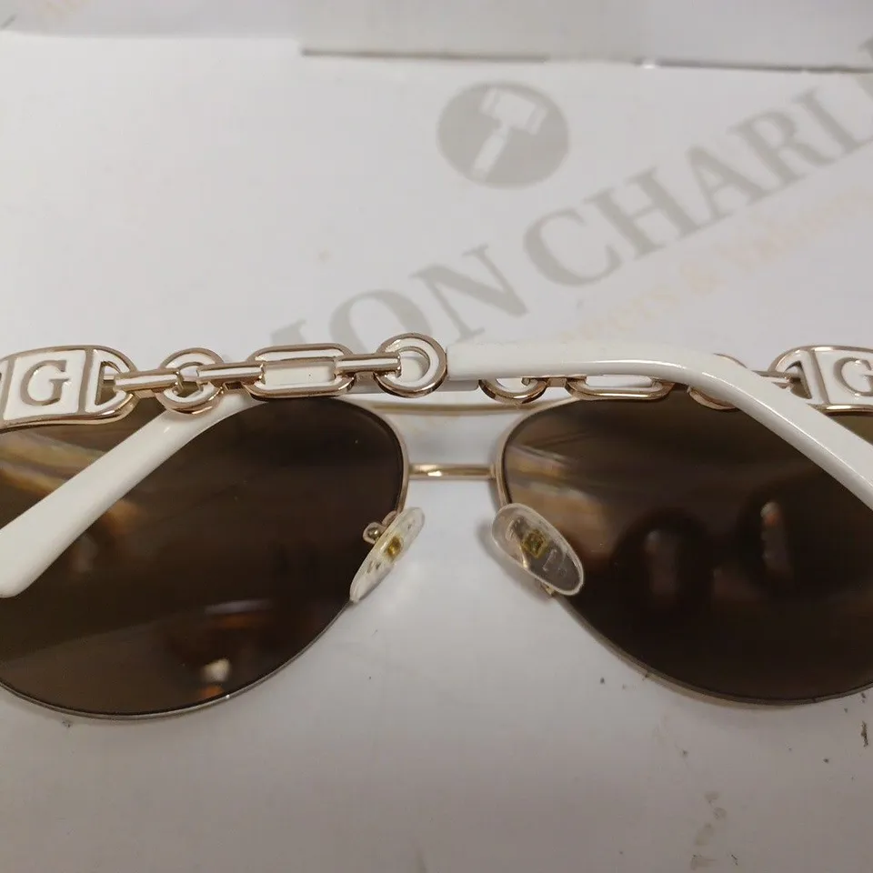 GUESS WHITE FRAMED MIRRORED SUNGLASSES
