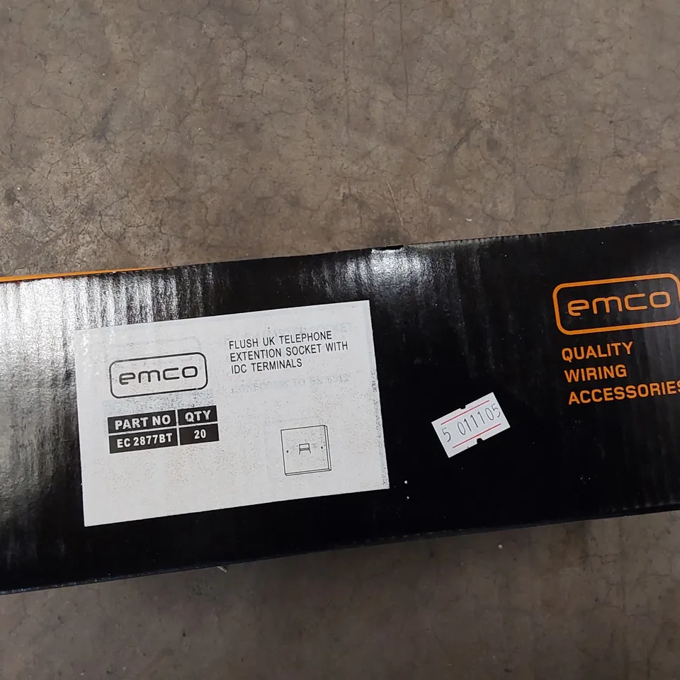 PALLET OF APPROXIMATELY 6840 FLUSH UK TELEPHONE EXTENSION SOCKETS WITH IDC TERMINALS 