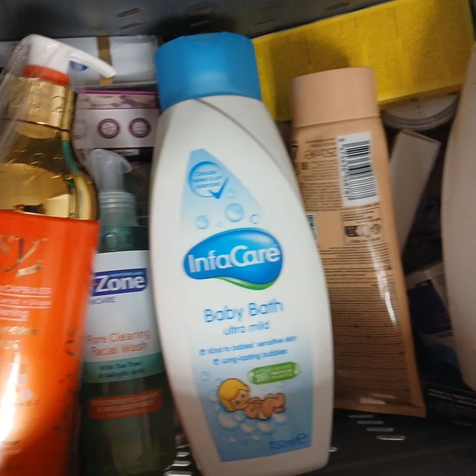 APPROXIMATELY 15 ASSORTED COSMETIC ITEMS INCLUDING VARIOUS MAKES AND BRANDS - COLLECTION ONLY