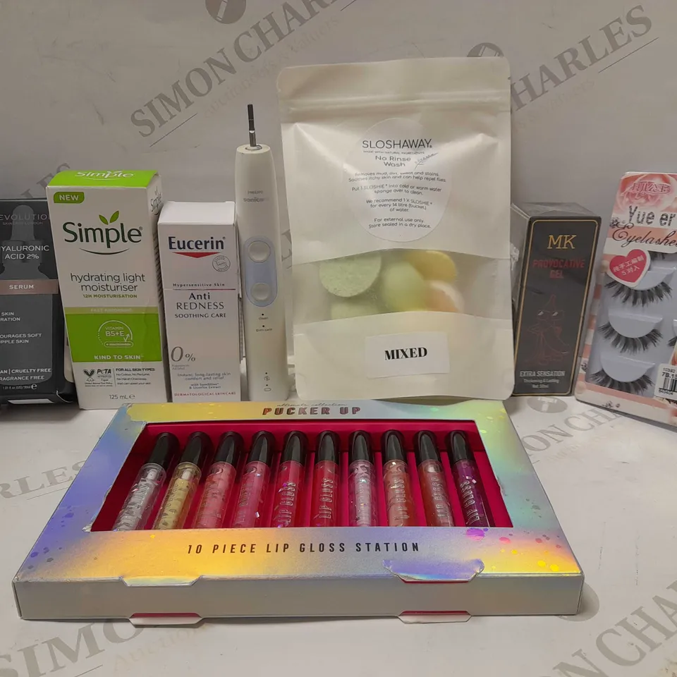 LOT OF APPROX 15 ASSORTED BEAUTY PRODUCTS TO INCLUDE EUCERIN ANTI REDNESS SOOTHING CARE CREAM, SIMPLE MOISTURISER, REVOLUTION HYALURONIC ACID SERUM, ETC