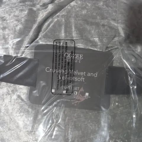 COZEE HOME CRINKLE CRUSHED VELVET & VELVETSOFT 4 PC DUVET SET IN SILVER/GREY - KING SIZE