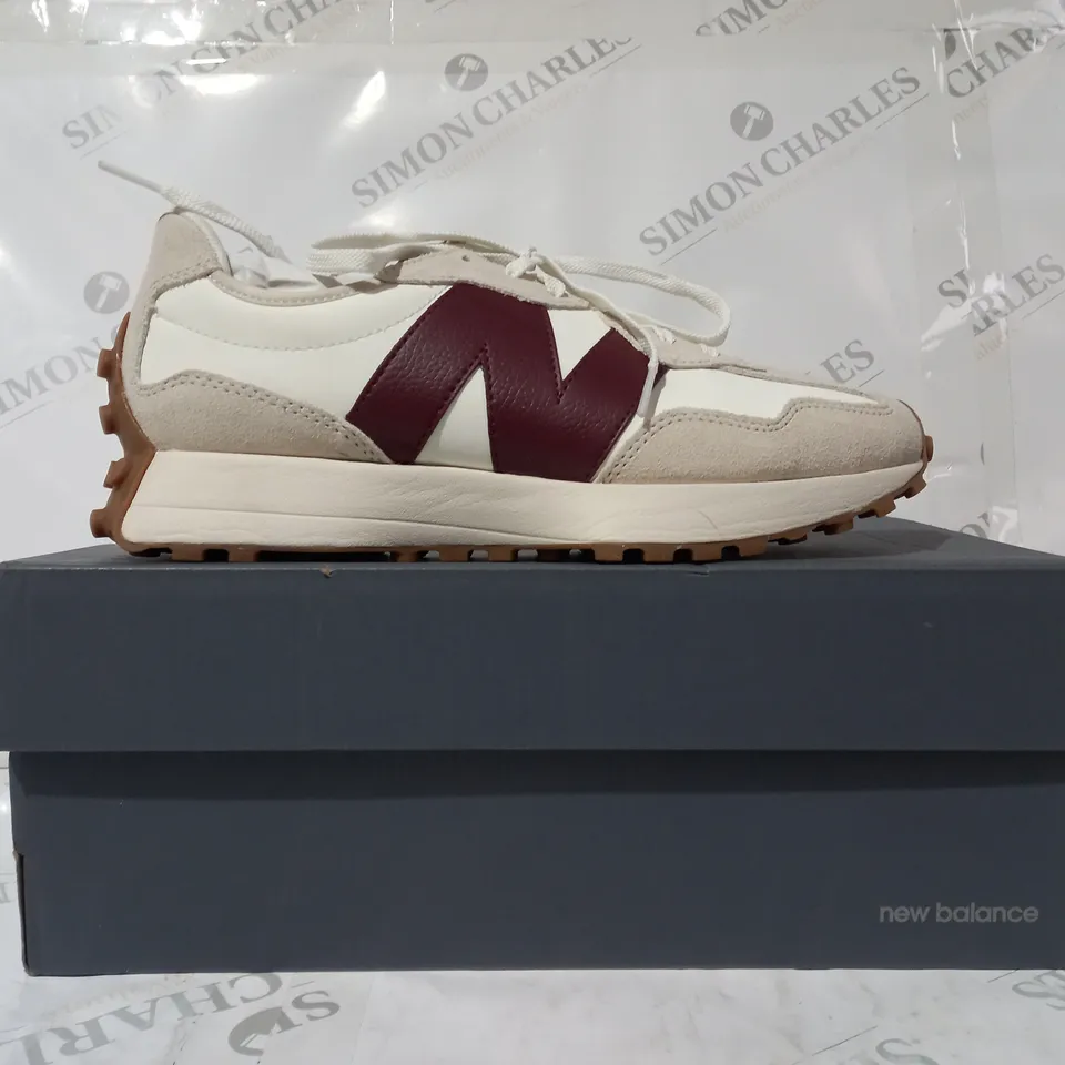 BOXED PAIR OF NEW BALANCE TRAINERS IN OFF WHITE/BURGUNDY UK SIZE 8.5