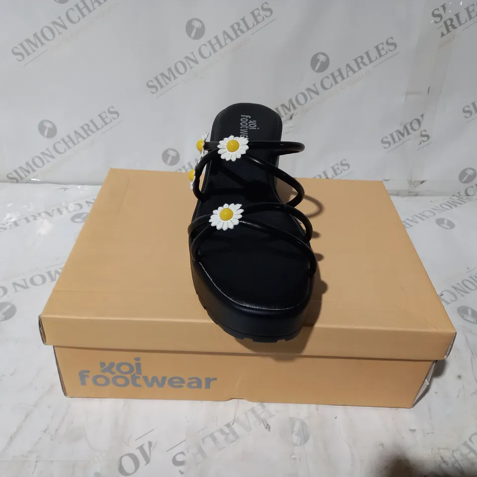 BRAND NEW BOXED PAIR OF KOI VEGAN BLOOMING DAISY OASIS STRAPPY SLIDERS IN BLACK - UK SIZE 7