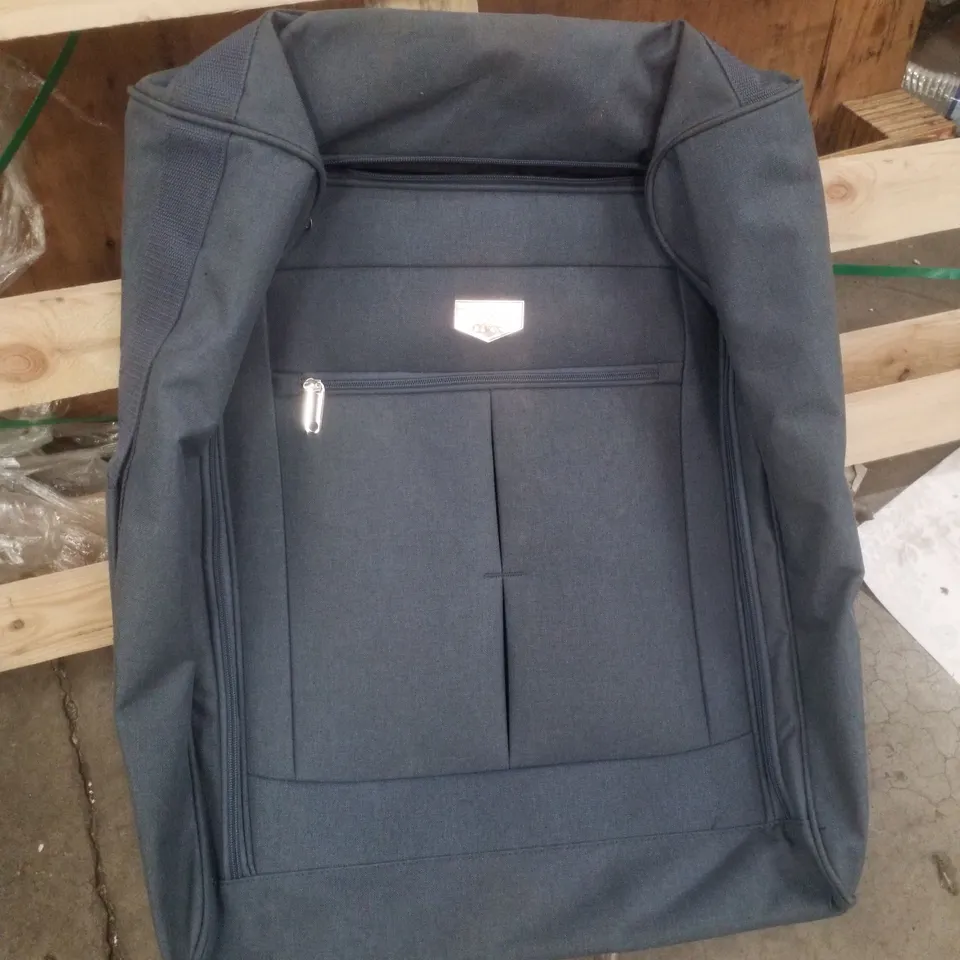 LUGG CABIN APPROVED LIGHTWEIGHT TRAVEL BAG WITH WHEELS - NAVY