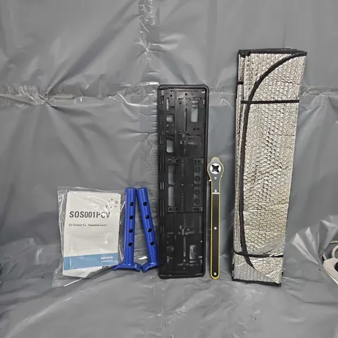 BOX OF APPROXIMATELY 20 ASSORTED ITEMS TO INCLUDE - SUN DEFLECTOR , OIL TESTING KIT , LICENCE PLATE HOLDER ETC