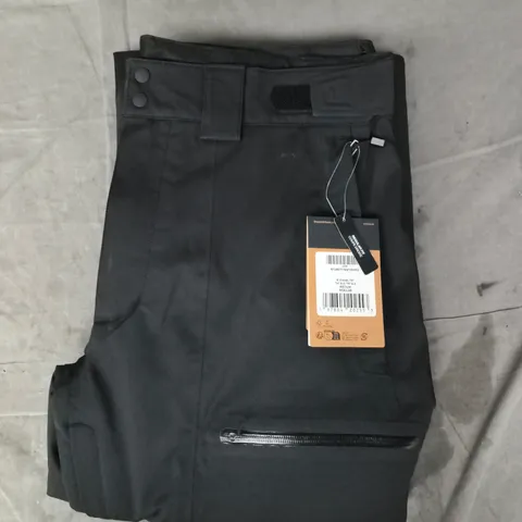 THE NORTH FACE DRYVENT PANTS IN BLACK SIZE MEDIUM REGULAR