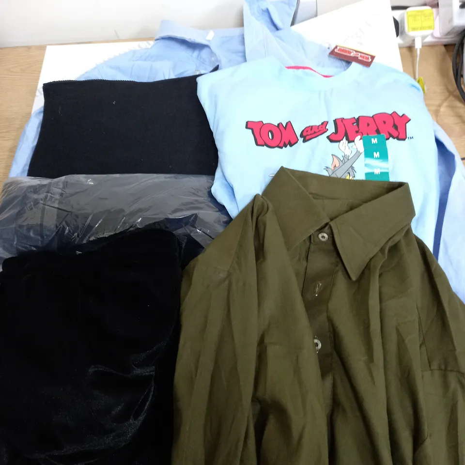APPROXIMATELY 7 CLOTHING ITEMS INCLUDING SHIRTS, UNDERWEAR, TROUSERS