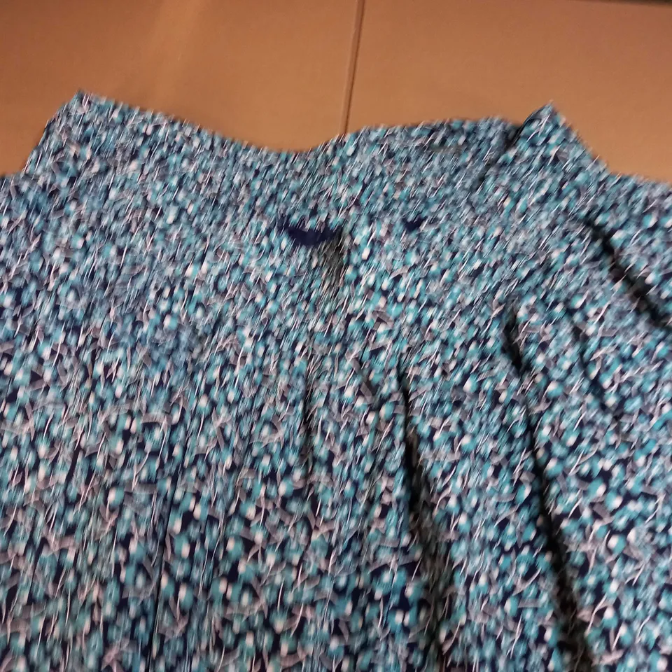 CREW CLOTHING COMPANY LIA SKIRT IN NAVY DAISY DESIGN - SIZE 16