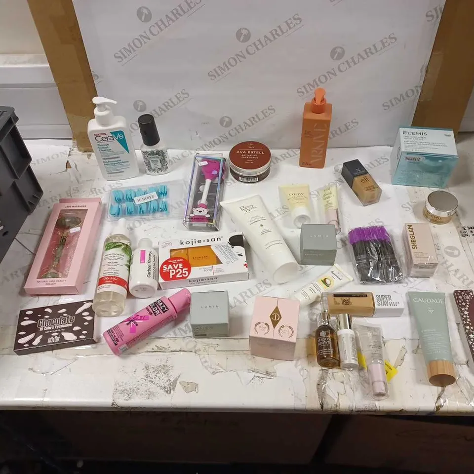 LOT OF APPROXIMATELY 20 HEALTH AND BEAUTY ITEMS TO INCLUDE ARKIVE EVERYDAY SHAMPOO, ELEMIS PRO COLLAGEN, AND CERA VE BLEMISH CONTROL CLEANSER ETC. 