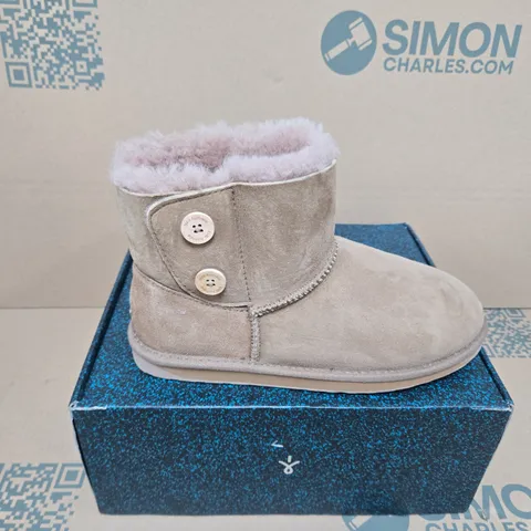 EMU WATER RESISTANT PICTION BOOT IN CAMEL SIZE 7