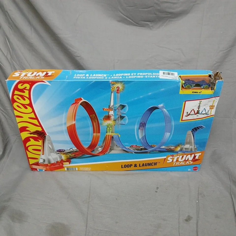 BOXED HOT WHEELS LOOP & LAUNCH TRACK SET