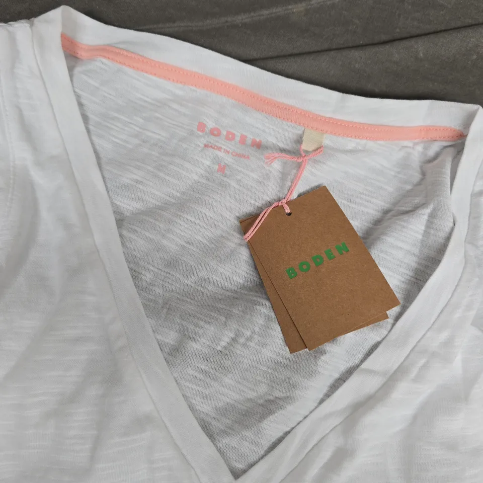 BODEN REGULAR V-NECK SLUB VEST IN WHITE - MEDIUM
