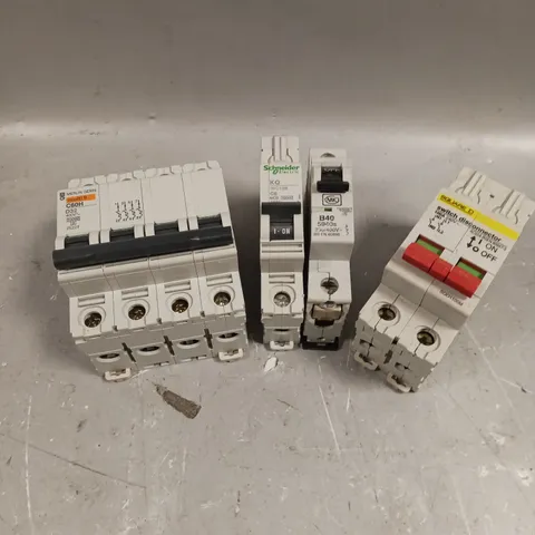 APPROXIMATELY 30 ASSORTED BREAKER SWITCHES - COLLECTION ONLY 
