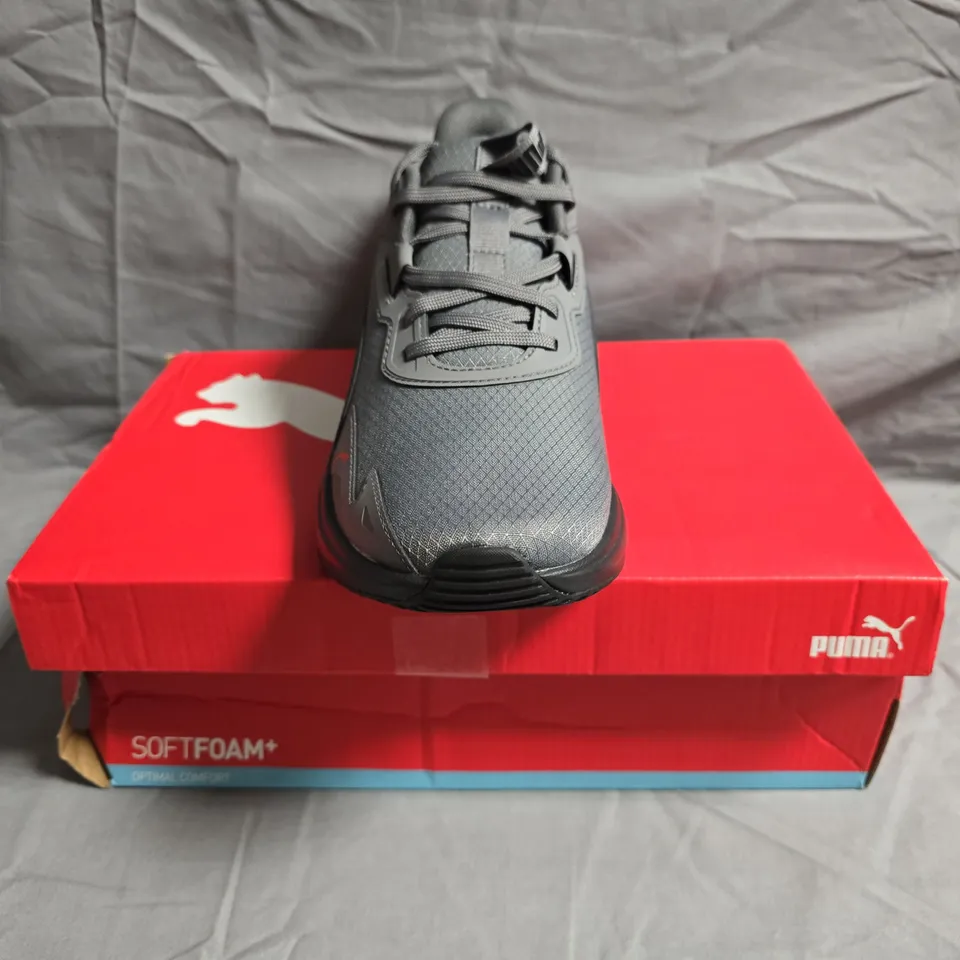 BOXED PAIR OF PUMA DISPERSE XT 4 TECH TRAINERS IN DARK GREY SIZE UK 8