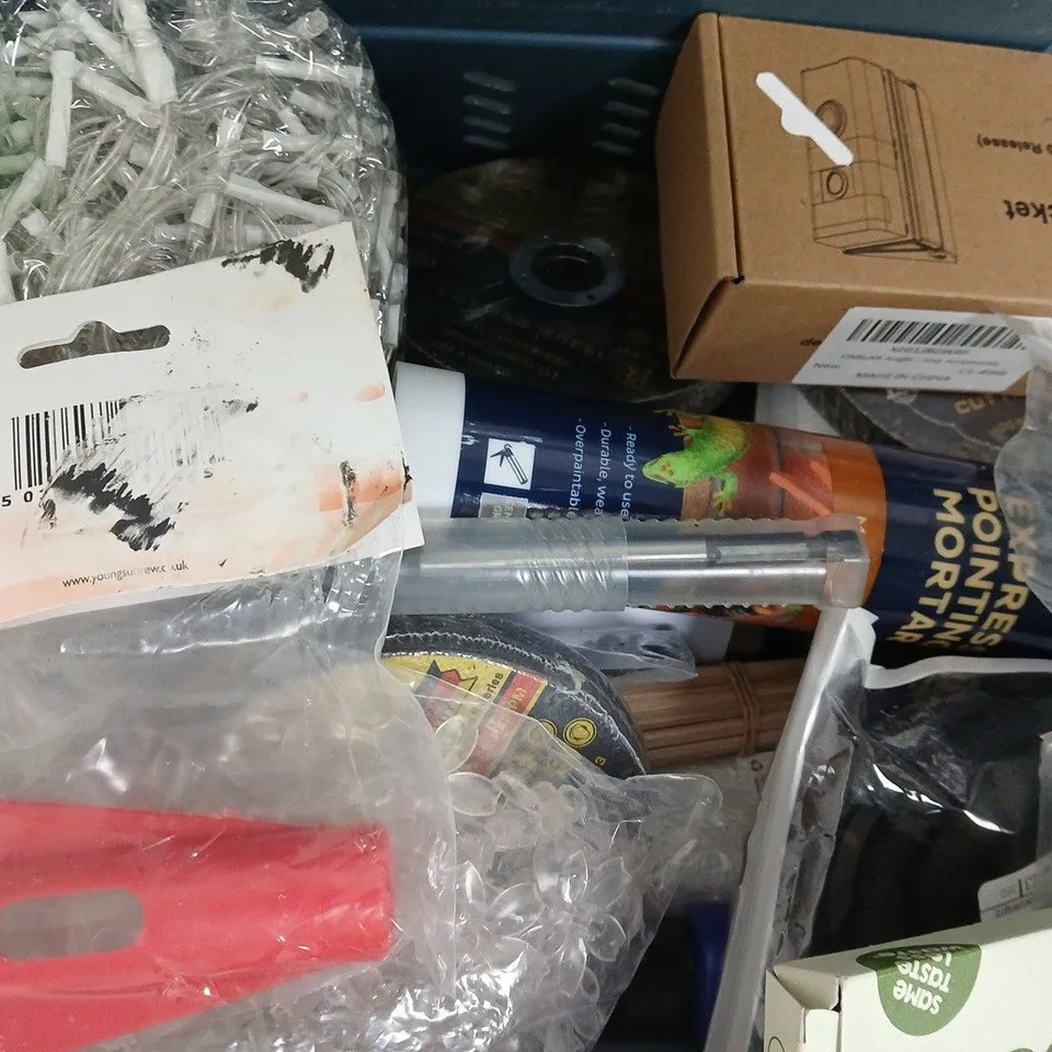 APPROXIMATELY 10 ASSORTED HOUSEHOLD ITEMS TO INCLUDE CUTTING WHEEL, PADLOCKS, ETC