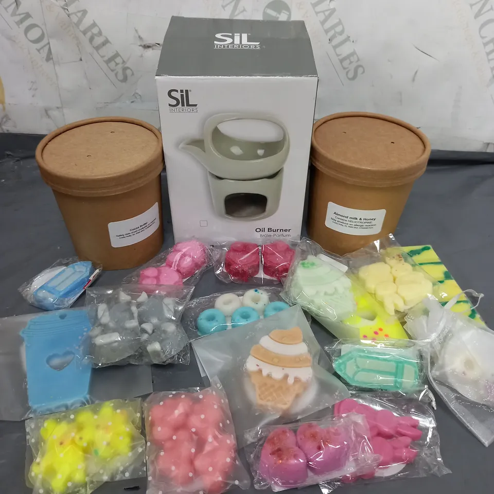 BOXED OIL BURNER WITH COLLECTION OF VARIOUS WAX MELTS