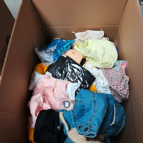 APPROXIMATELY 25 ASSORTED KIDS CLOTHING ITEMS IN VARIOUS STYLES, SIZES & COLOURS 