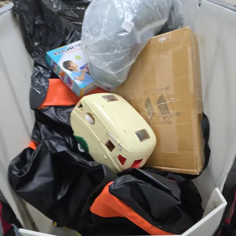 CAGE OF ASSORTED HOUSEHOLD ITEMS TO INCLUDE PILLOWS, ICE PACKS AND WALLPAPER