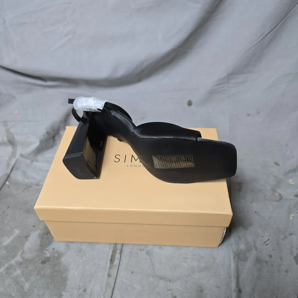 SIMMI LONDON BLACK STRAPPY SANDALS – OPEN-TOE, BLOCK HEEL (WOMEN) SIZE 5