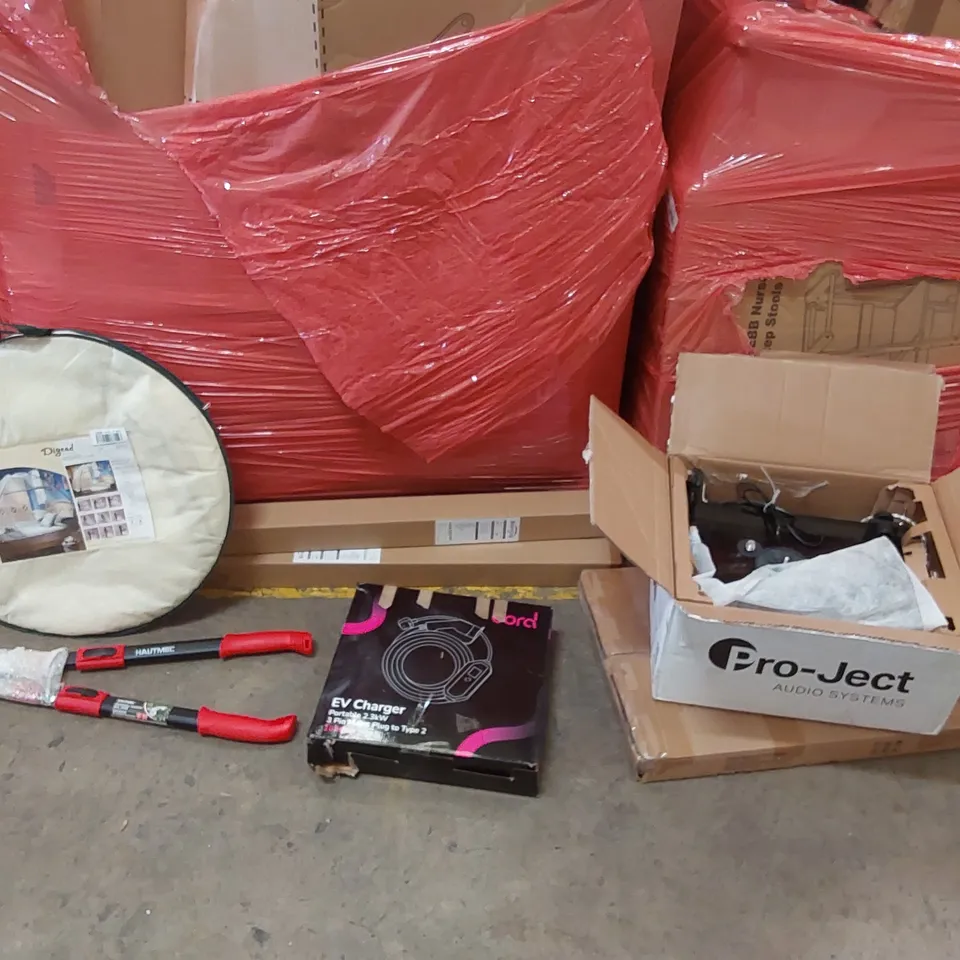 PALLET OF ASSORTED ITEMS INCLUDING: AUDIO TURN TABLE, EV CHARGER, ADJUSTABLE CURTAIN POLES, GARDEN TOOLS, END TABLE ECT