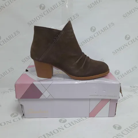 BOXED PAIR OF SKECHERS WATER RESISTANT CITY BOOTS IN CHOCOLATE SIZE 7