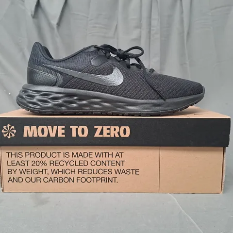 BOXED PAIR OF NIKE REVOLUTION 6 NN SHOES IN BLACK UK SIZE 9