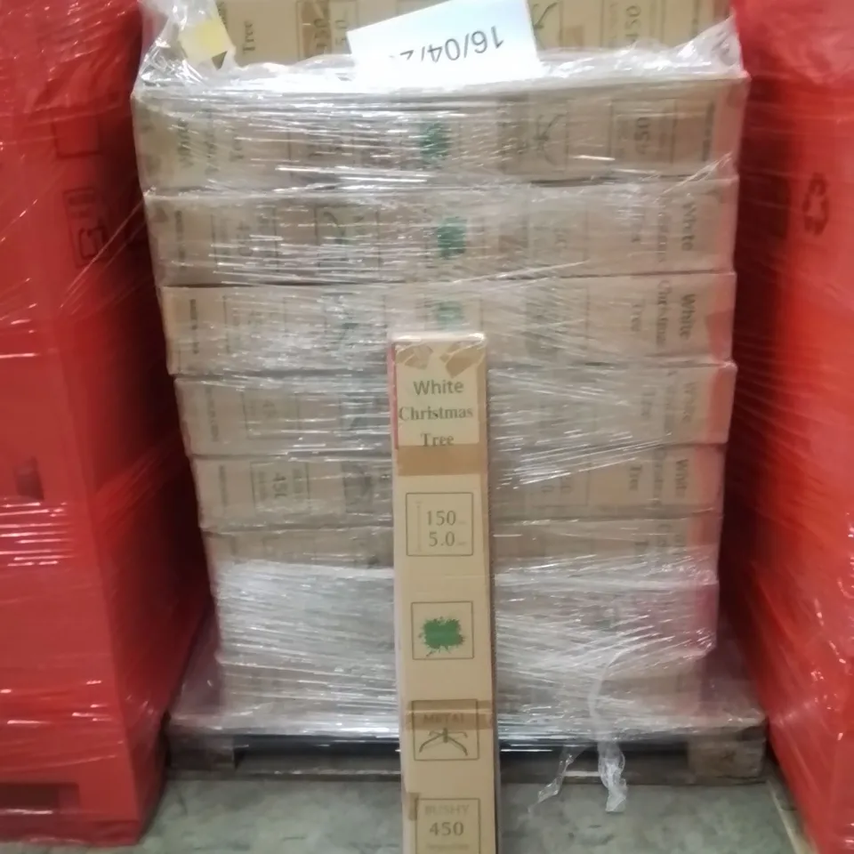 PALLET CONTAINING A LARGE QUANTITY OF CHRISTMAS TREES