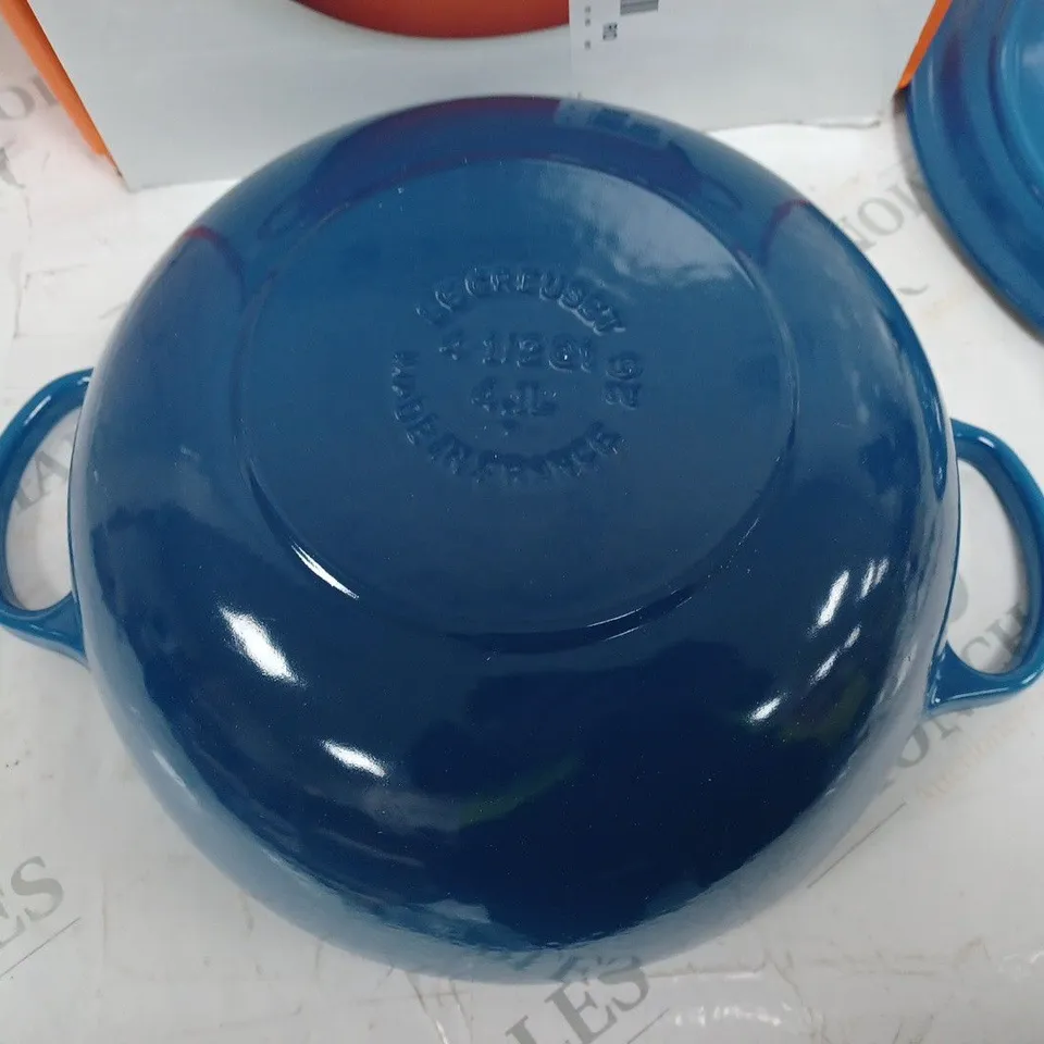LE CREUSET CAST IRON 4.1L CASSEROLE DISH - VOLCANO 
