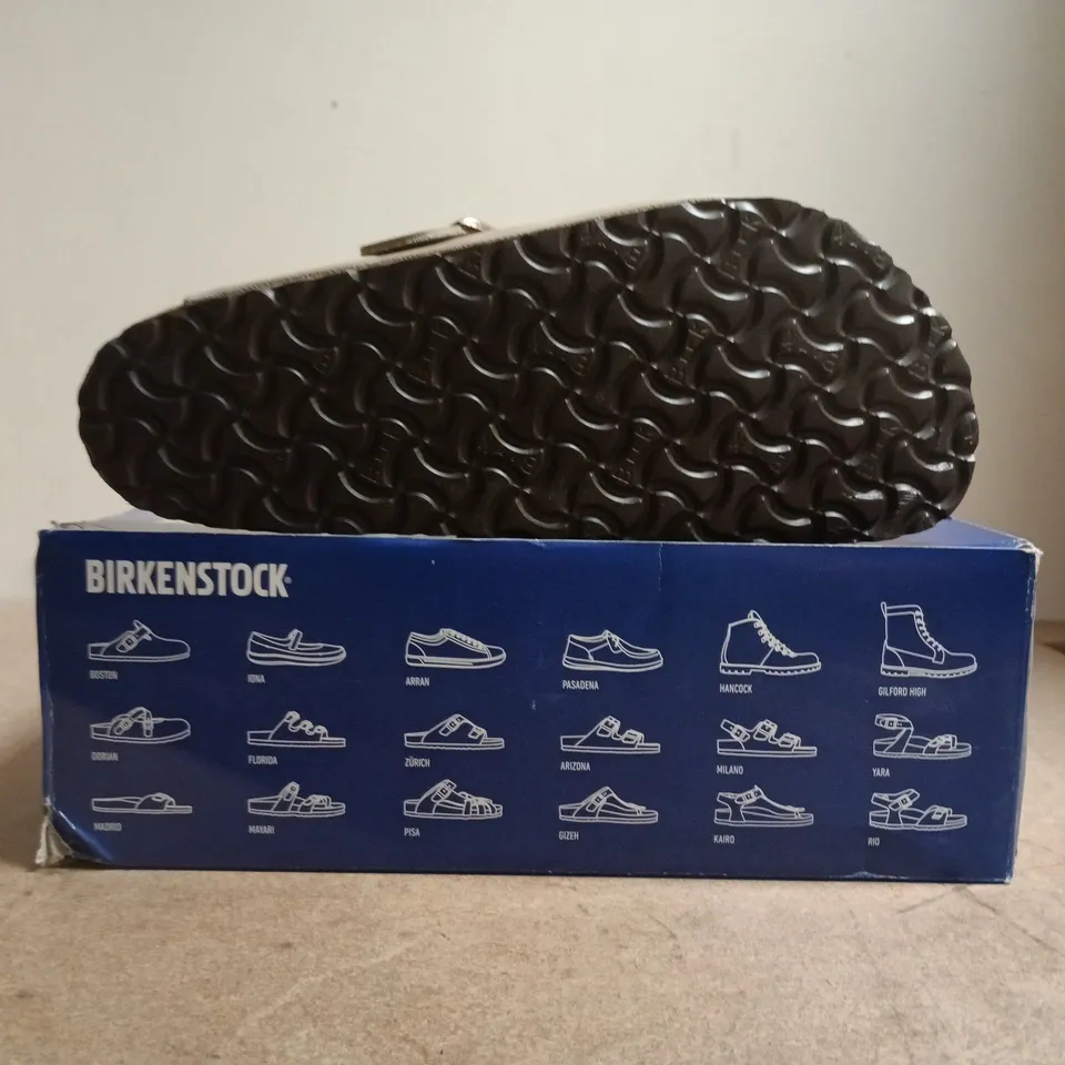 BOXED PAIR OF BIRKENSTOCK BOSTON BS SHOES IN TABACCO BROWN SIZE UK 7.5