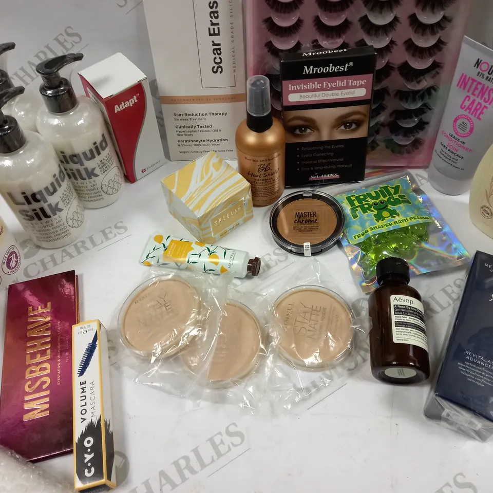 LOT OF ASSORTED HEALTH AND BEAUTY ITEMS APPROX. 30 ITEMS 