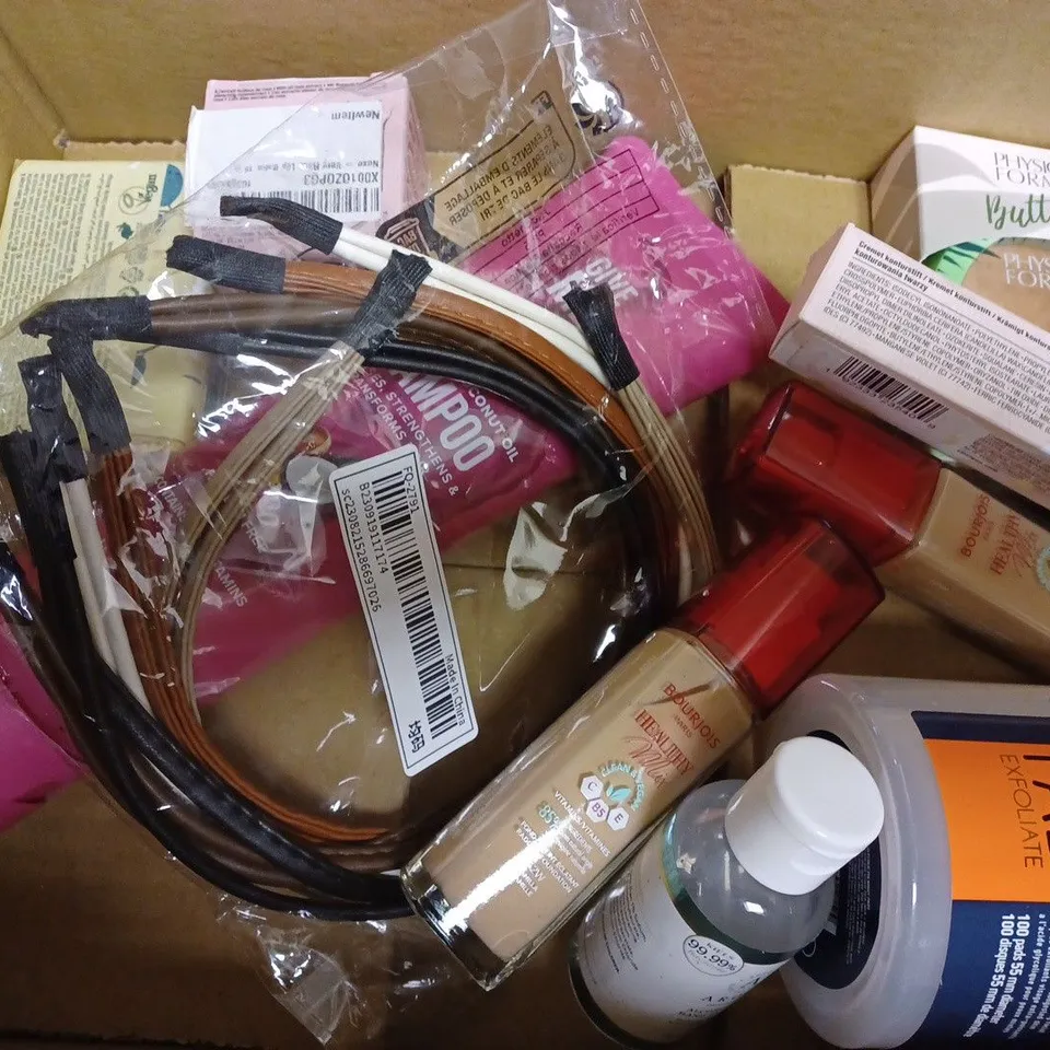 APPROXIMATELY 10 ASSORTED HEALTH AND BEAUTY PRODUCTS TO INCLUDE AVEENO DAILY MOISTURISING BODY WASH, CERAVE MOISTURISING LOTION, THE CORNISH SEAWEED BATH CO SUPER NUTRIENT CONDITIONER