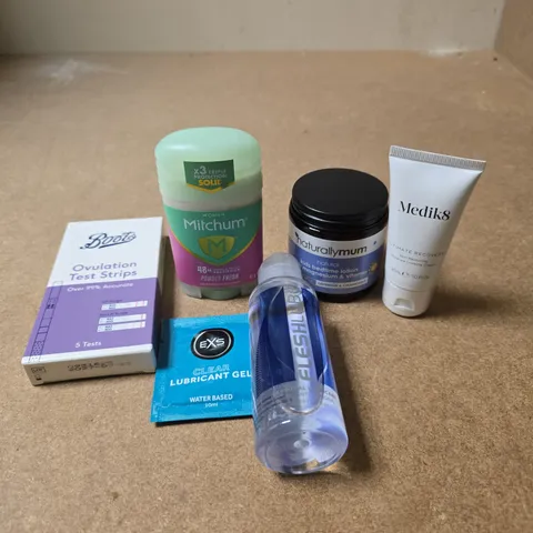 APPROXIMATELY 15 ASSORTED HEALTH & BEAUTY PRODUCTS TO INCLUDE OVULATION STRIPS, LUBRICANT, DEODORANT ETC