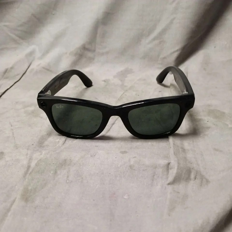 RAY BAN META WAYFARER SHINY BLACK SUNGLASSES IN CASE. RW4006