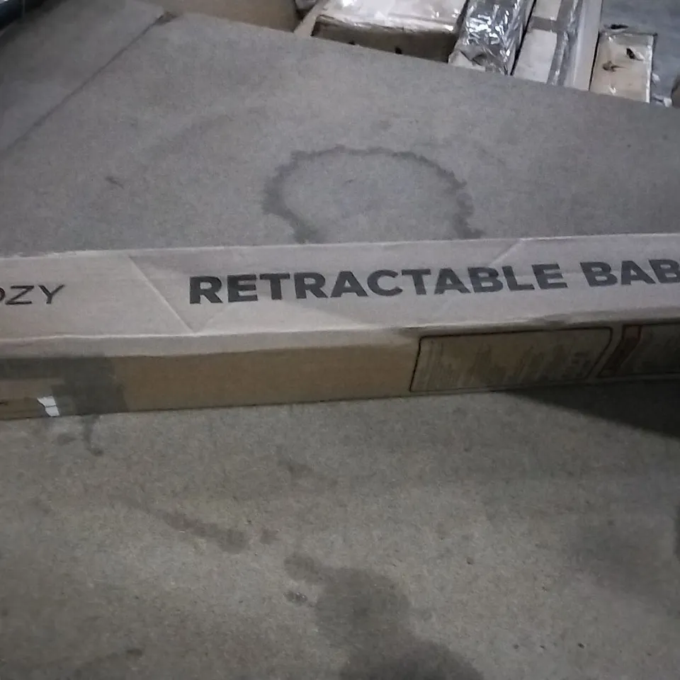 BOXED MOMCOZY RETRACTABLE BABY GATE