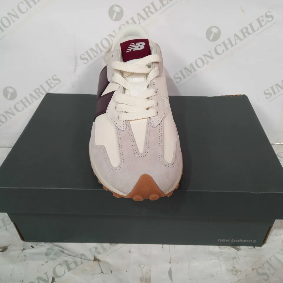 BOXED PAIR OF NEW BALANCE SHOES IN WHITE/BROWN UK SIZE 6.5