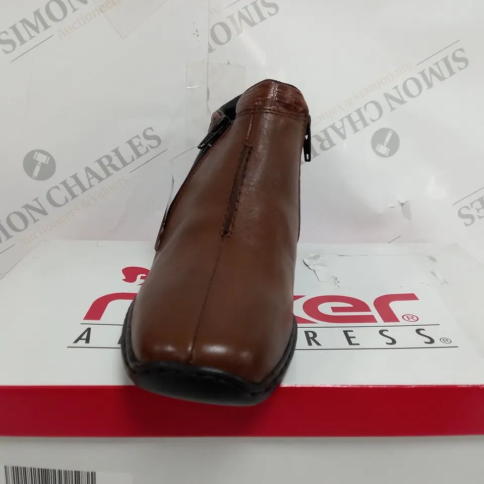 BOXED RIEKER LEATHER STITCH ROUND TOE BOOTS, TAN - SIZE 5