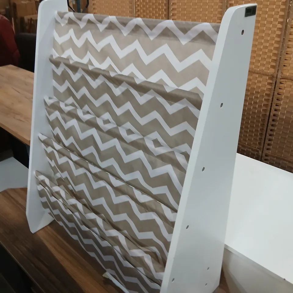 FLYNT 63CM W KIDS BOOK DISPLAY