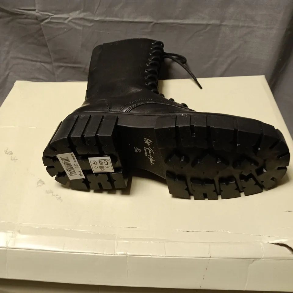 OFF THE HOOK LONDON BLACK LEATHER KNEE-HIGH LACE-UP COMBAT BOOTS SIZE 5 BOXED