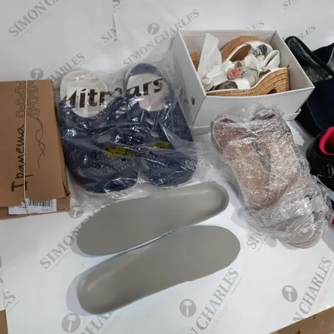 8 ASSORTED FOOTWEAR ITEMS TO INCLUDE: INSOLES, HITMARS, SLIPPERS ETC