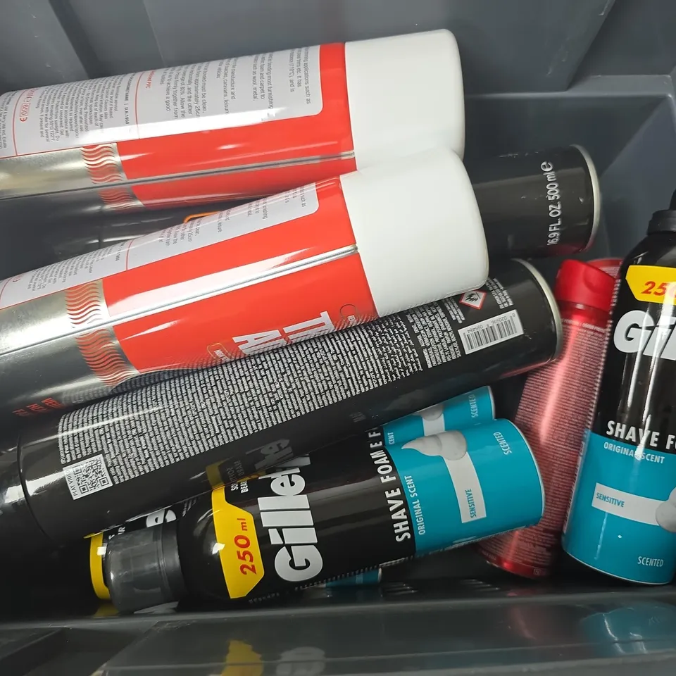 APPROXIMATELY 12 ASSORTED AEROSOLS TO INCLUDE OLD SPICE ORIGINAL, GILLETTE SHAVE FOAM, KEMON DREAMFIX HAIRSPRAY, ETC - COLLECTION ONLY