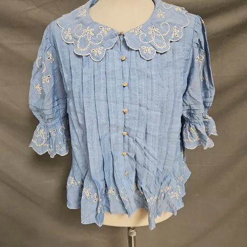 MAEVE BUTTON DOWN PLEAT TOP IN BLUE SIZE M