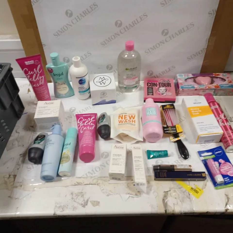 LOT OF APPROXIMATELY 20 HEALTH AND BEAUTY ITEMS TO INCLUDE GIRLS CON-TOUR, GARNIER MICELLAR CLEANSING WATER, AND CURL WHIP MOUSSE ETC. 