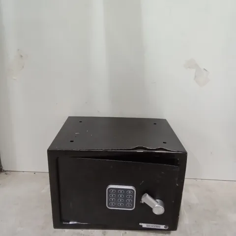 BOXED YALE MEDIUM SAFE