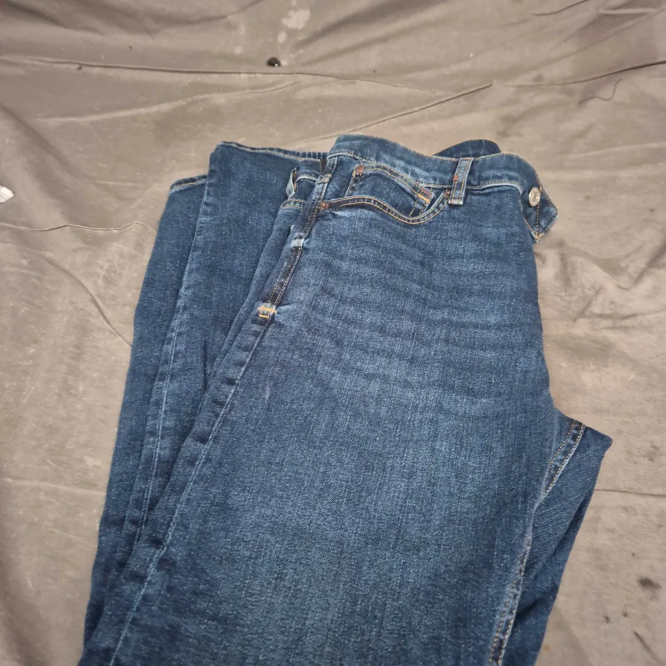 RIVER ISLAND SLIM FIT JEANS, UK 32 (W32/L32), BLUE DENIM