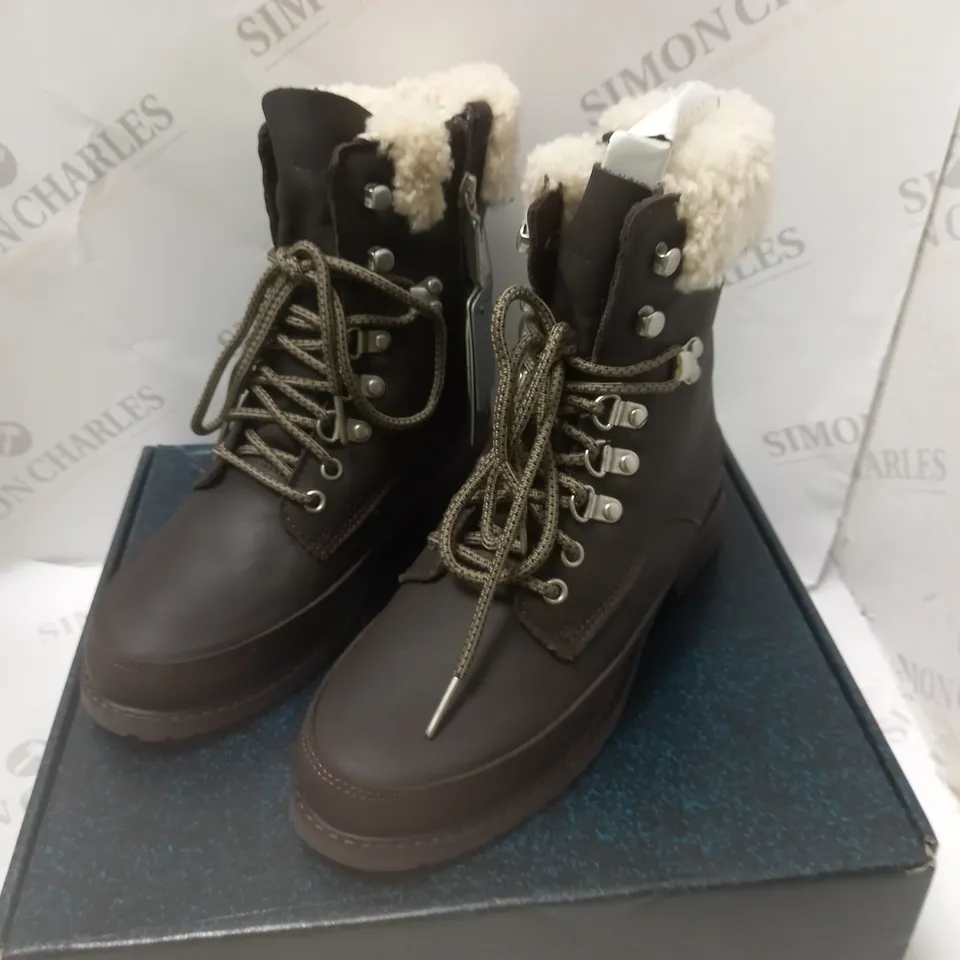 BOXED OKAB WATERPROOF ESPORESSO BOOT - SIZE 7