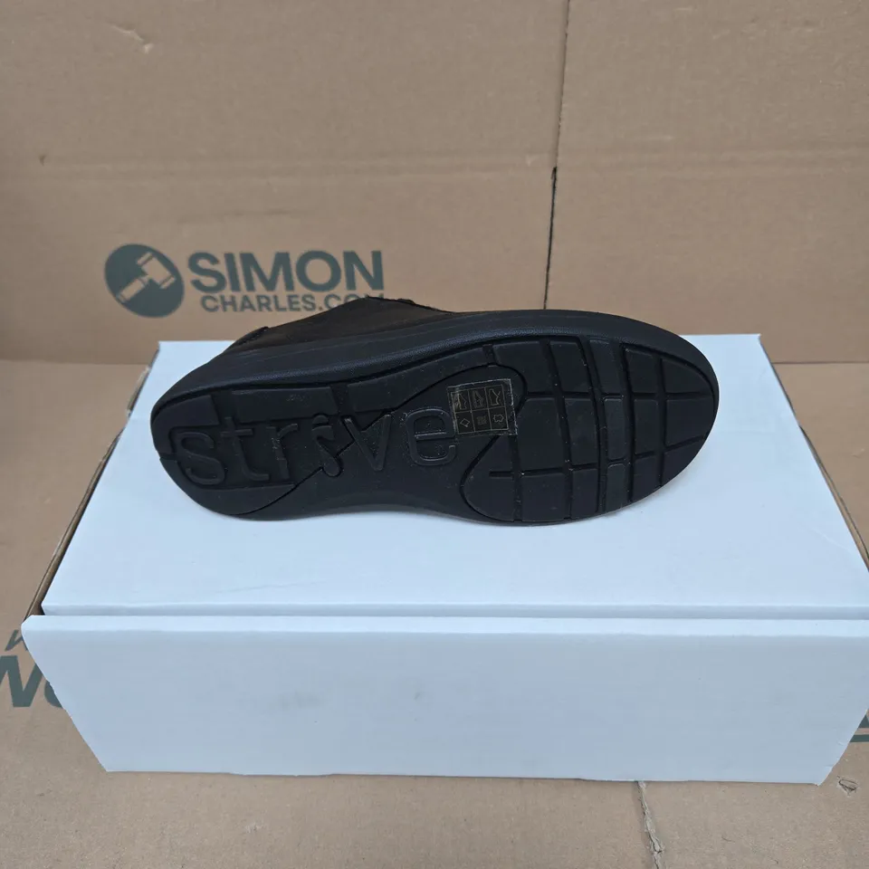 STRIVE DAKOTA BLACK LACE UP TRAINERS BOXED SIZE UK 3