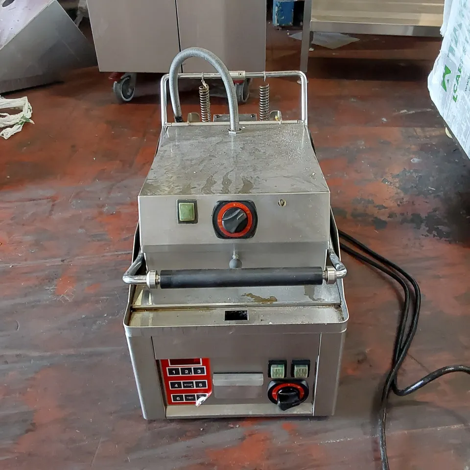 RM GASTRO ELECTRIC CLAM CONTACT GRILL – CHROMED FTHC 30 ED + KD 30 T